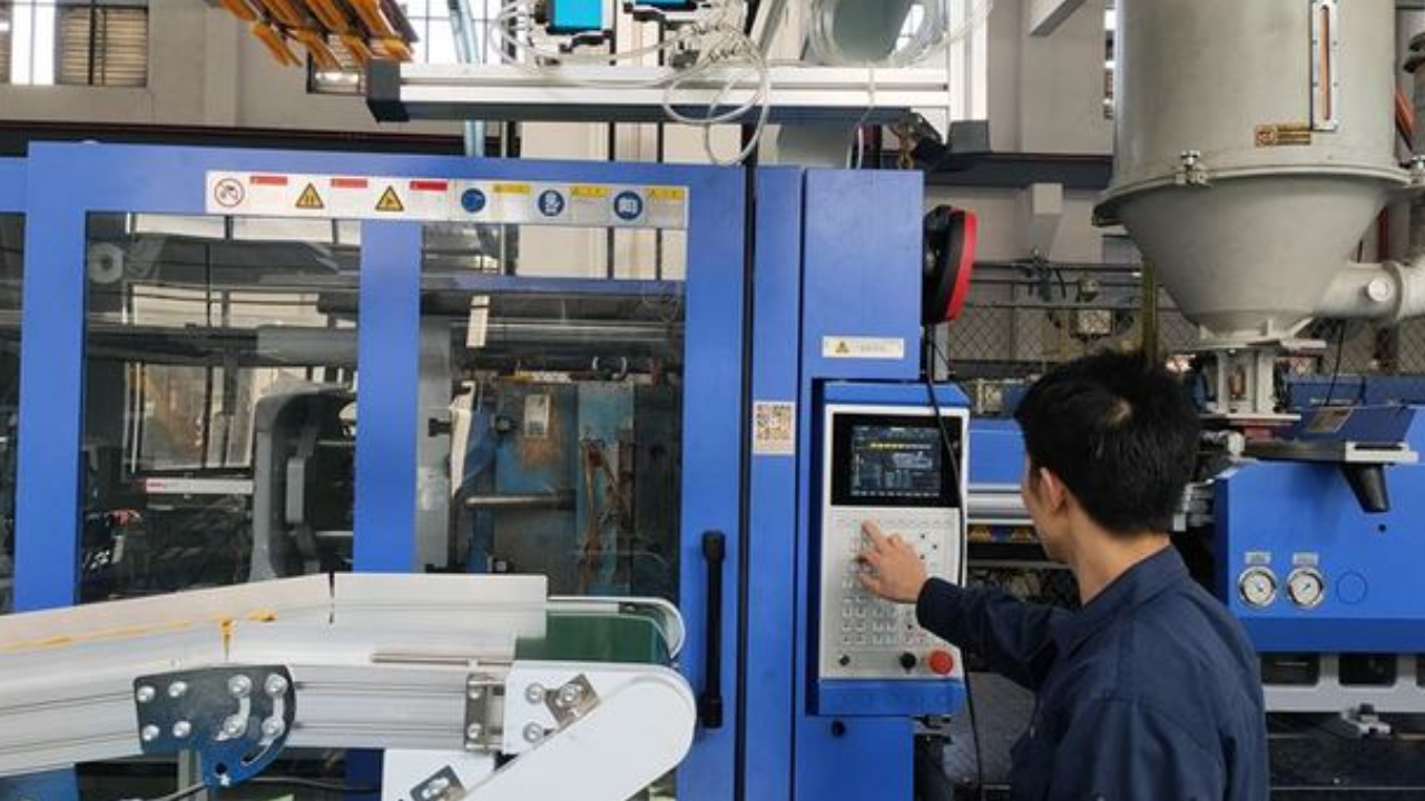 How to Optimize Your Manufacturing Procedure with Plastic Injection Molding Services?